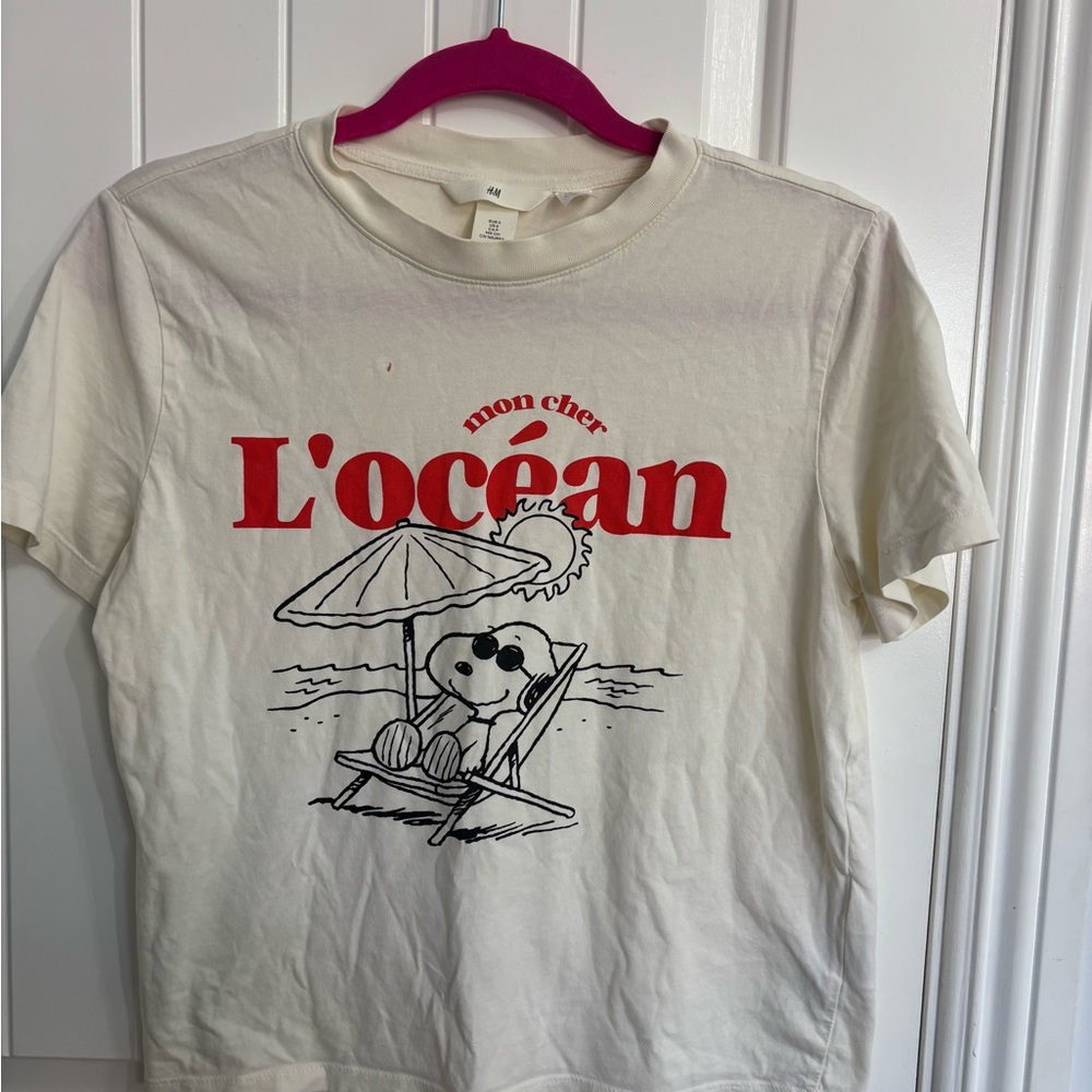 H&M Off-White Peanuts Tee with a pop of Red